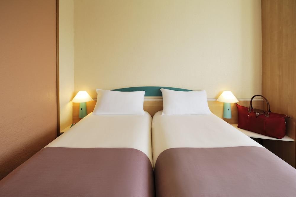 Отель Ibis Charleroi Centre Gare Экстерьер фото