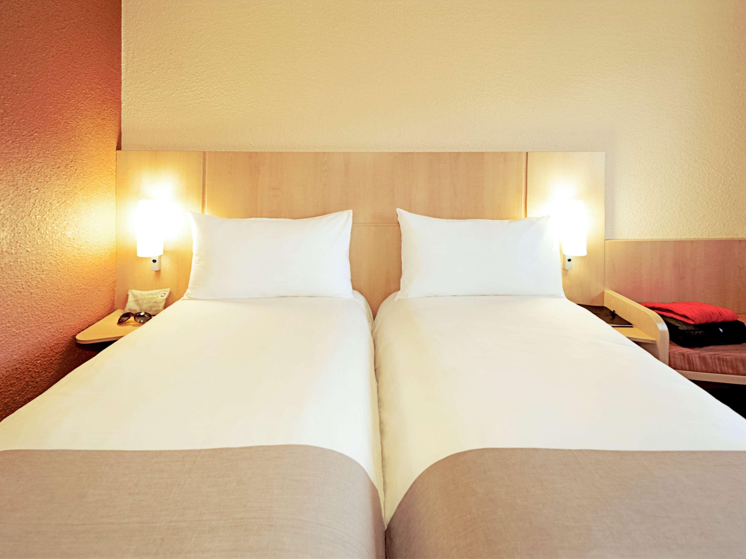 Отель Ibis Charleroi Centre Gare Экстерьер фото