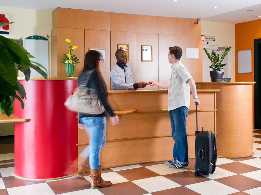 Отель Ibis Charleroi Centre Gare Экстерьер фото