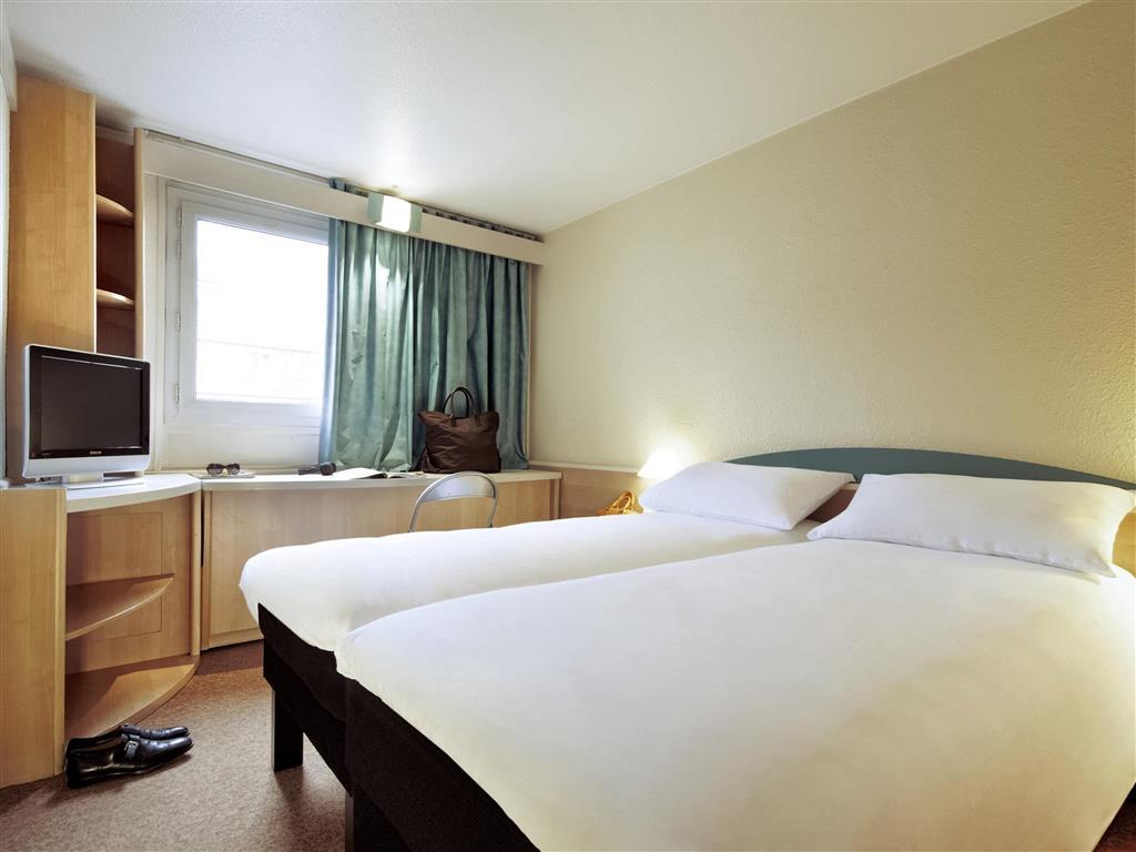 Отель Ibis Charleroi Centre Gare Экстерьер фото