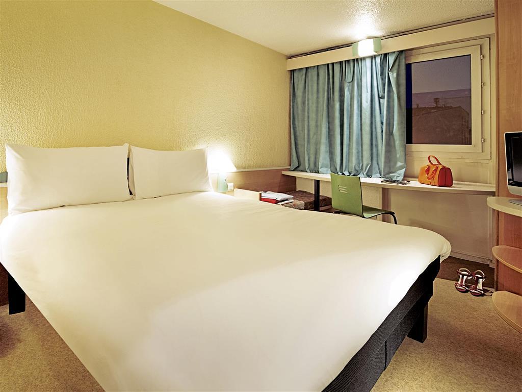 Отель Ibis Charleroi Centre Gare Экстерьер фото