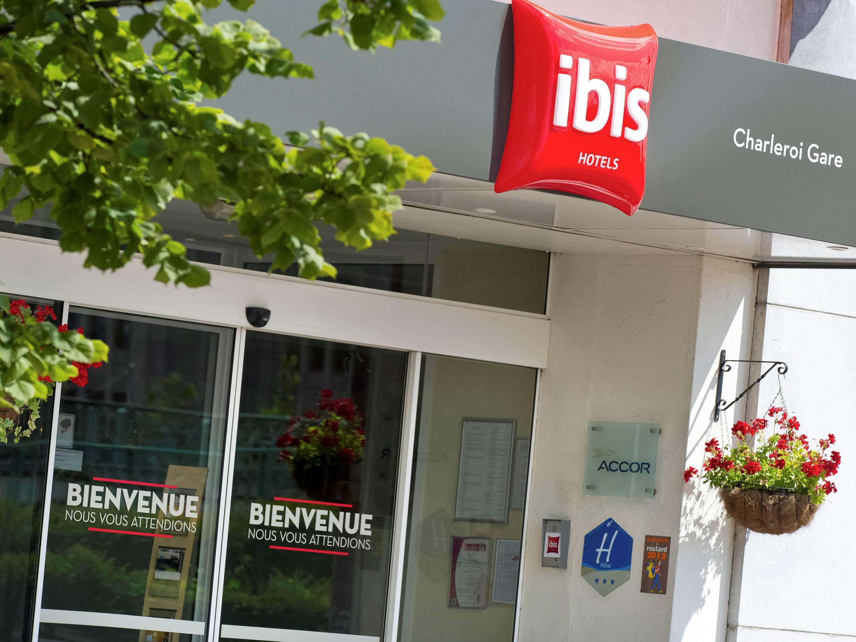 Отель Ibis Charleroi Centre Gare Экстерьер фото