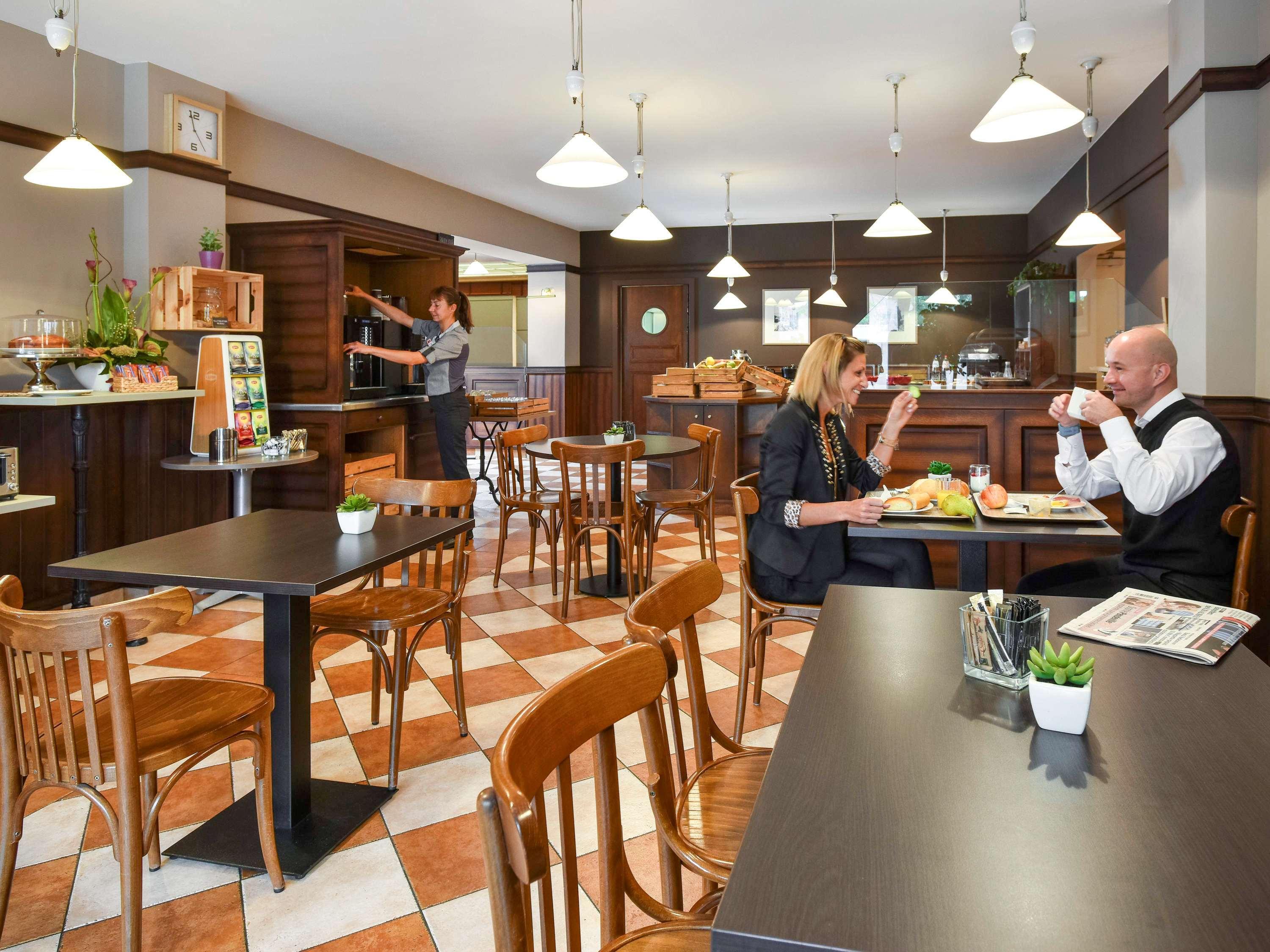 Отель Ibis Charleroi Centre Gare Экстерьер фото