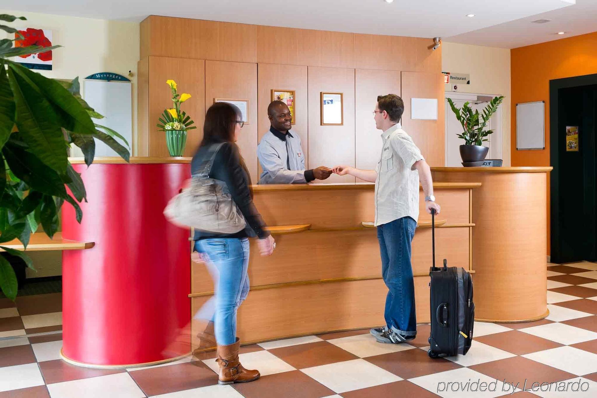 Отель Ibis Charleroi Centre Gare Экстерьер фото