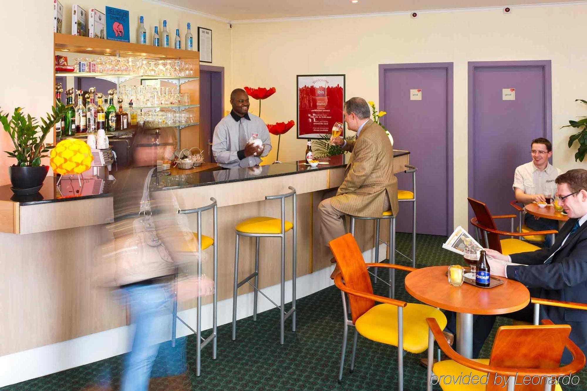 Отель Ibis Charleroi Centre Gare Экстерьер фото