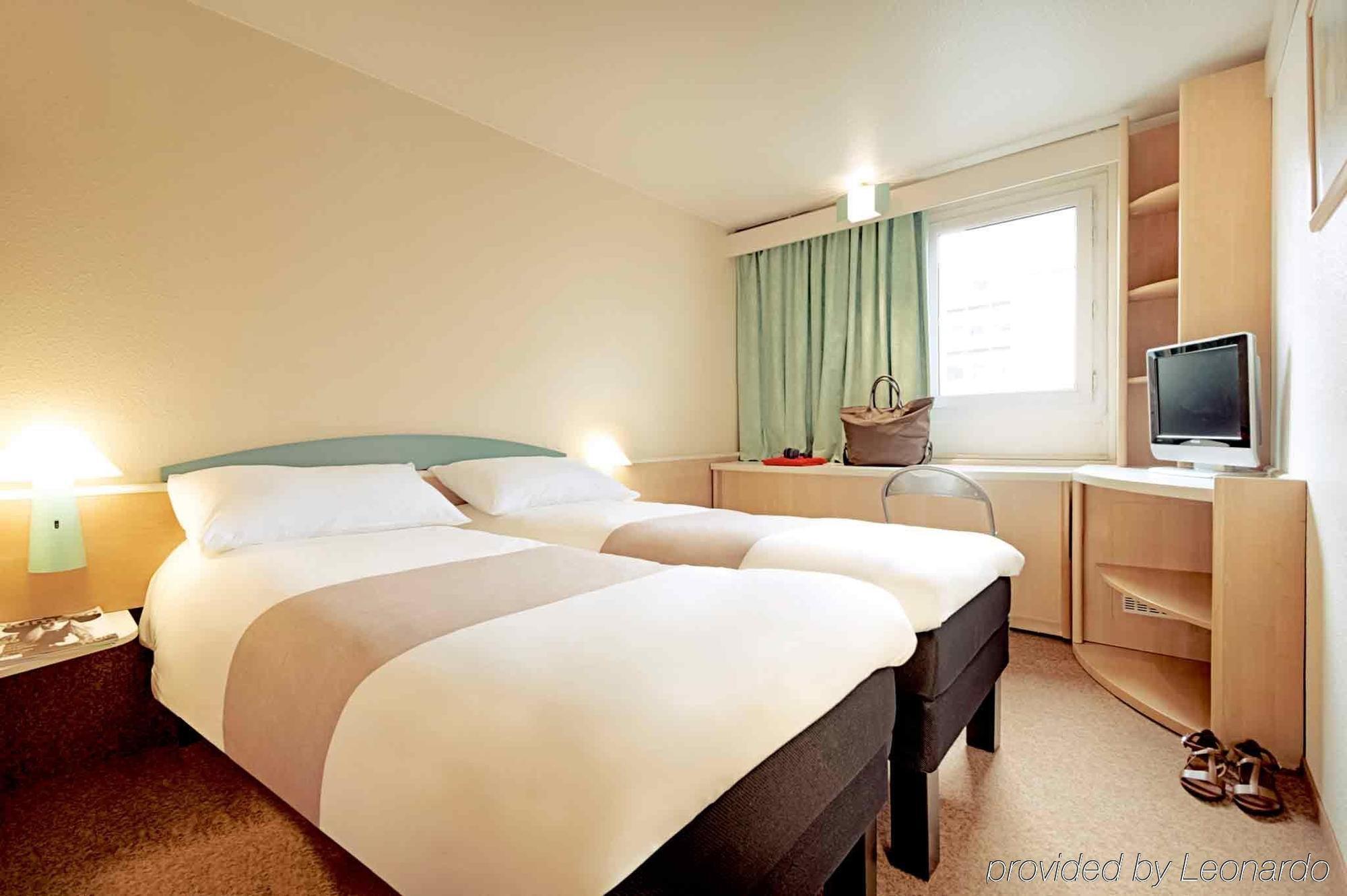 Отель Ibis Charleroi Centre Gare Экстерьер фото