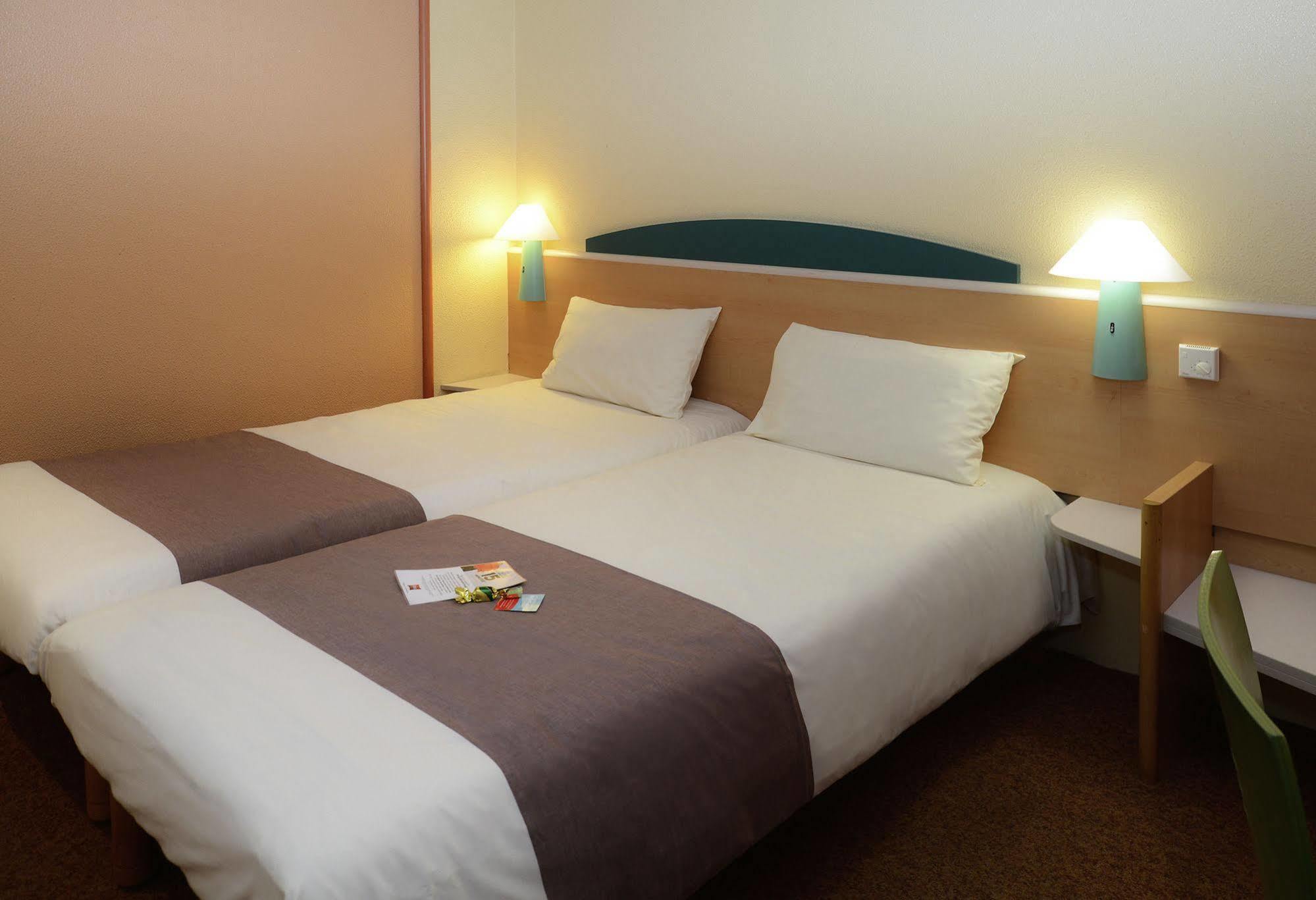 Отель Ibis Charleroi Centre Gare Экстерьер фото