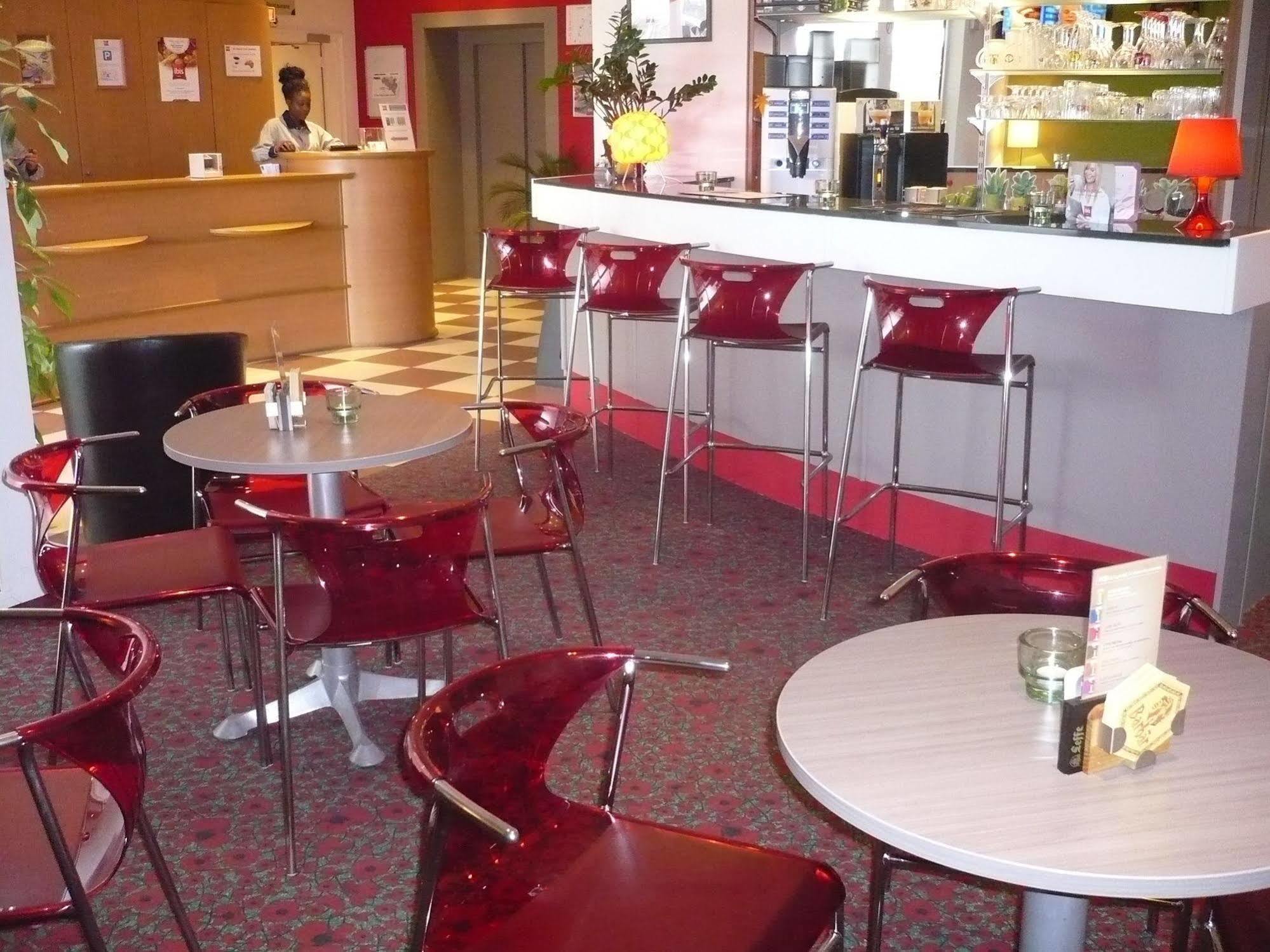 Отель Ibis Charleroi Centre Gare Экстерьер фото