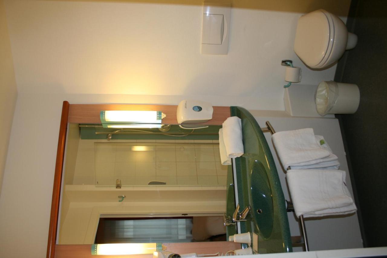 Отель Ibis Charleroi Centre Gare Экстерьер фото